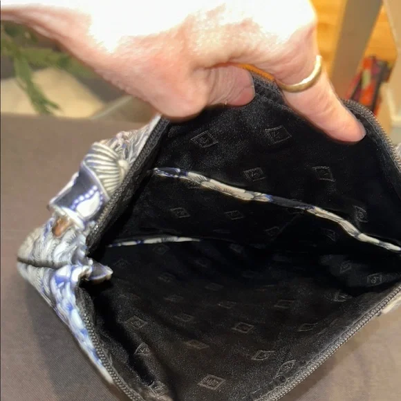 Vera Bradley Black and White Floral Tote in Excellent Condition ! - Picture 10 of 10